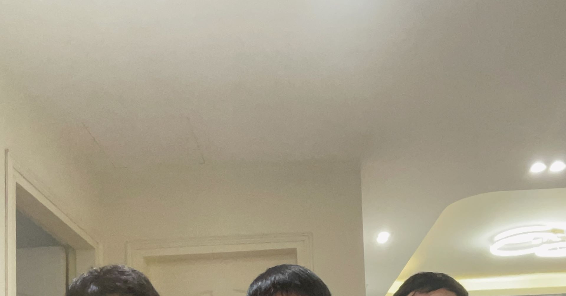 Khoảnh khắc im lặng trước tiếng gọi tên