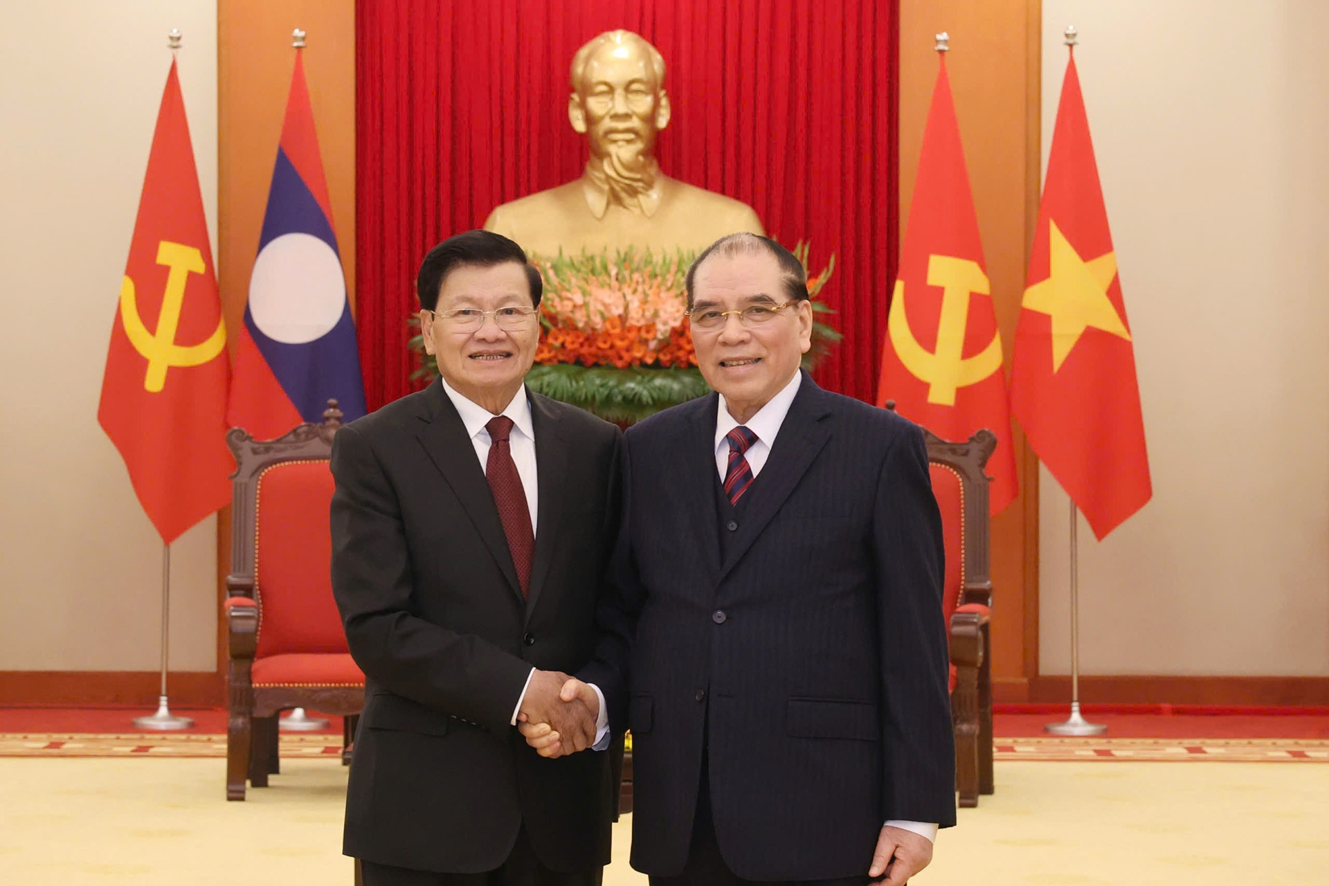 Nguyên Tổng Bí thư Nông Đức Mạnh gặp Tổng Bí thư, Chủ tịch nước Lào