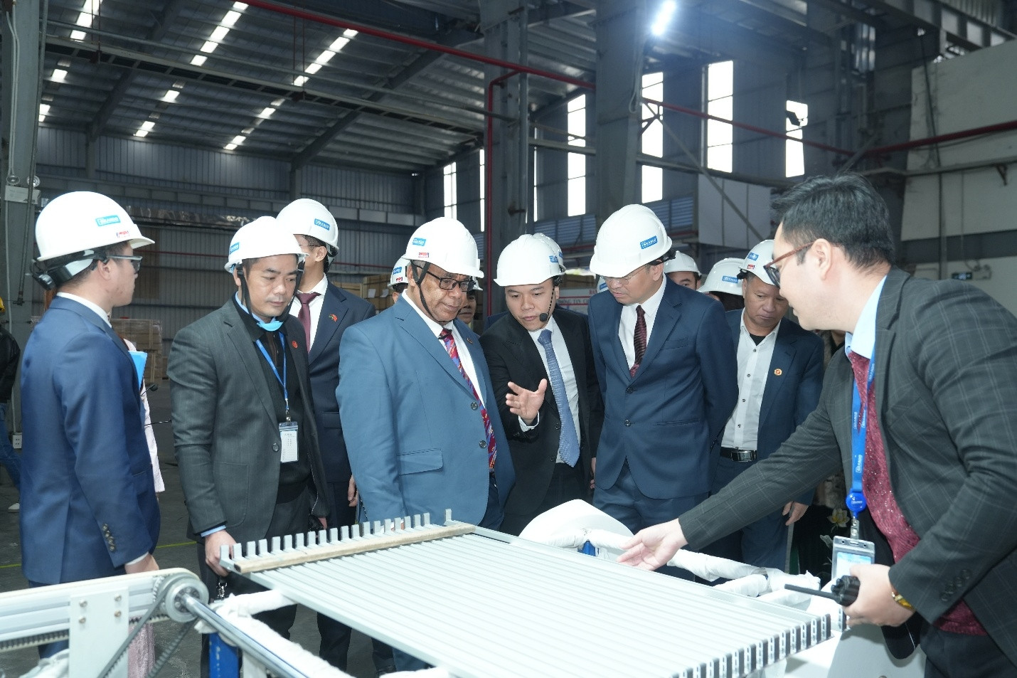 Thủ tướng Vanuatu tham quan nhà máy nhôm Grando