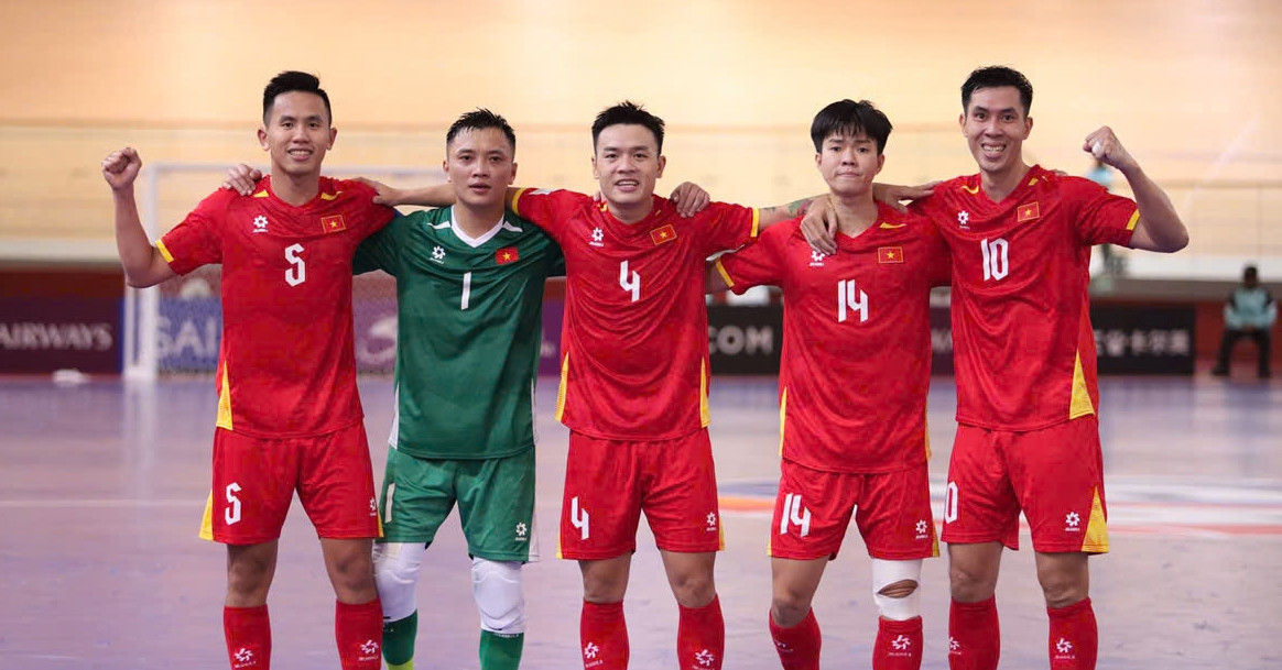Tuyển futsal Việt Nam thắng kịch tính trận ra quân giải châu Á