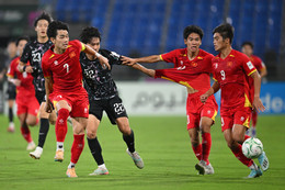 Đình Bắc cần xuất ngoại, nhưng bao giờ và như thế nào? U23 Việt Nam và HLV Kim Sang Sik gây xáo động tại Hàn Quốc