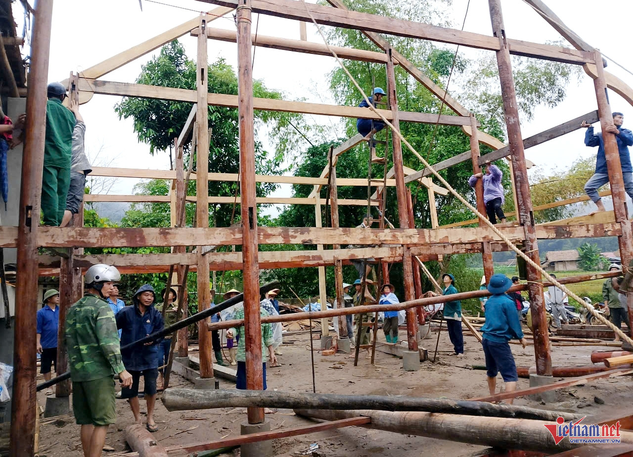 W-nhan dan xa nghia do chung tay xoa nha dot nat nha tam.jpg