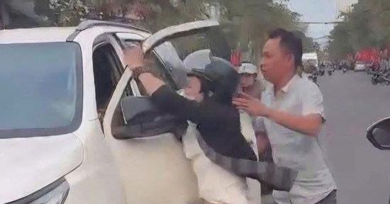 Bản tin cuối ngày 28/1: Danh tính thanh niên chặn ô tô đánh tài xế gây ùn tắc