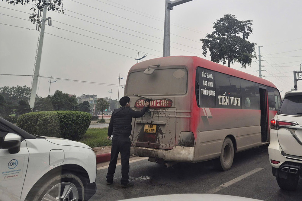 Cục CSGT nói rõ trường hợp bùn đất che lấp biển số xe không bị xử phạt