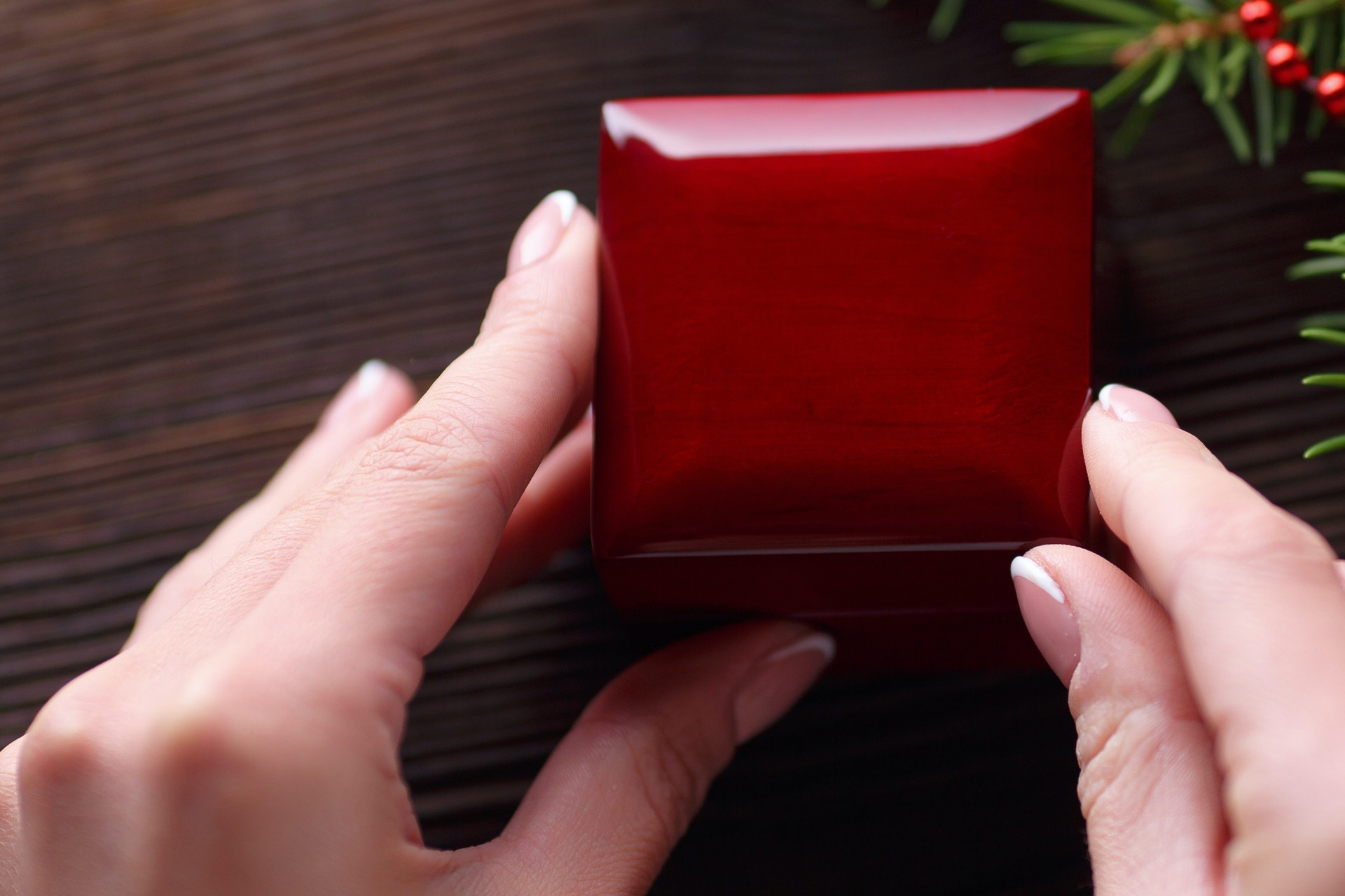 Bạn thân của vợ mừng đám cưới 1 chỉ vàng, chồng đại gia có hành động ngỡ ngàng