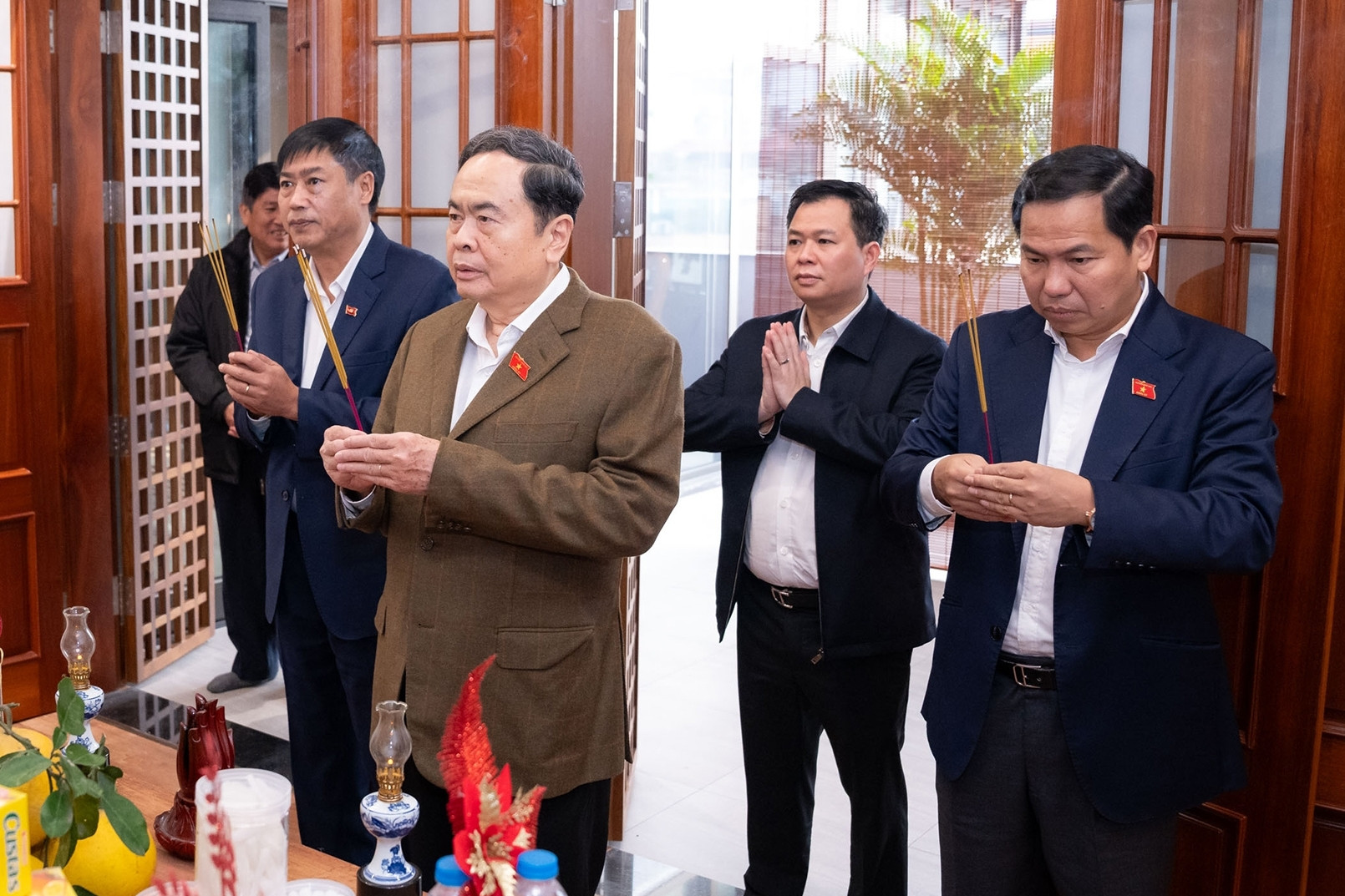 Chủ tịch Quốc hội dâng hương tưởng nhớ cố Tổng Bí thư Nguyễn Phú Trọng