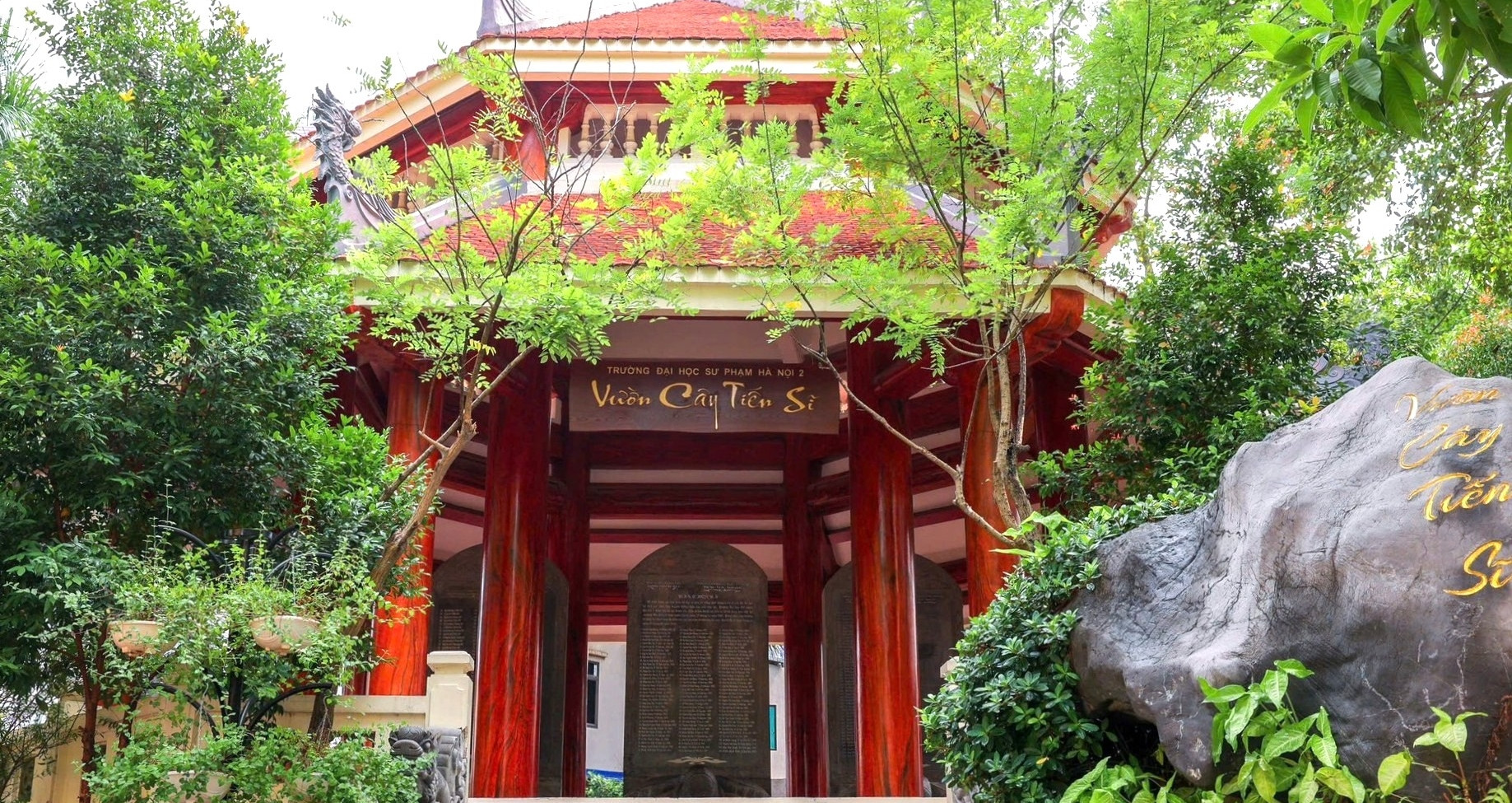 Đình chỉ giảng viên dùng bằng giả, bị đục tên k...