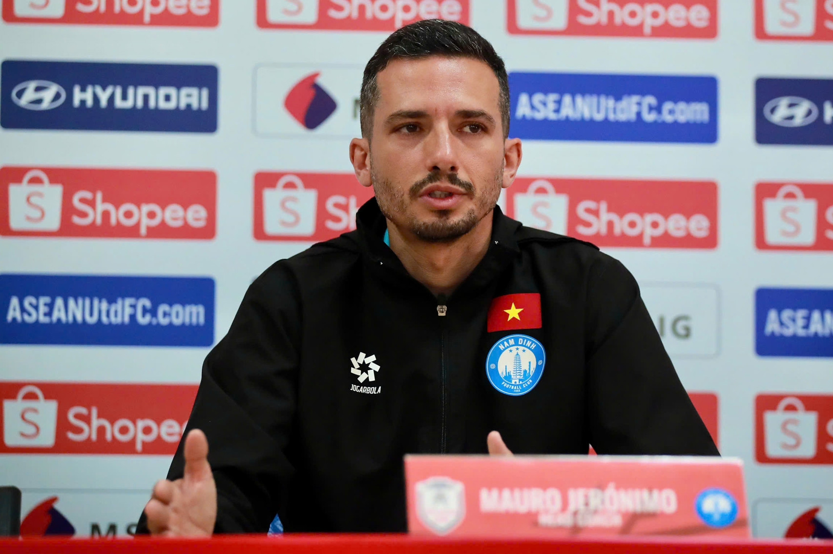 HLV Nam Định tiết lộ tình trạng của Xuân Son trước trận đấu Lion