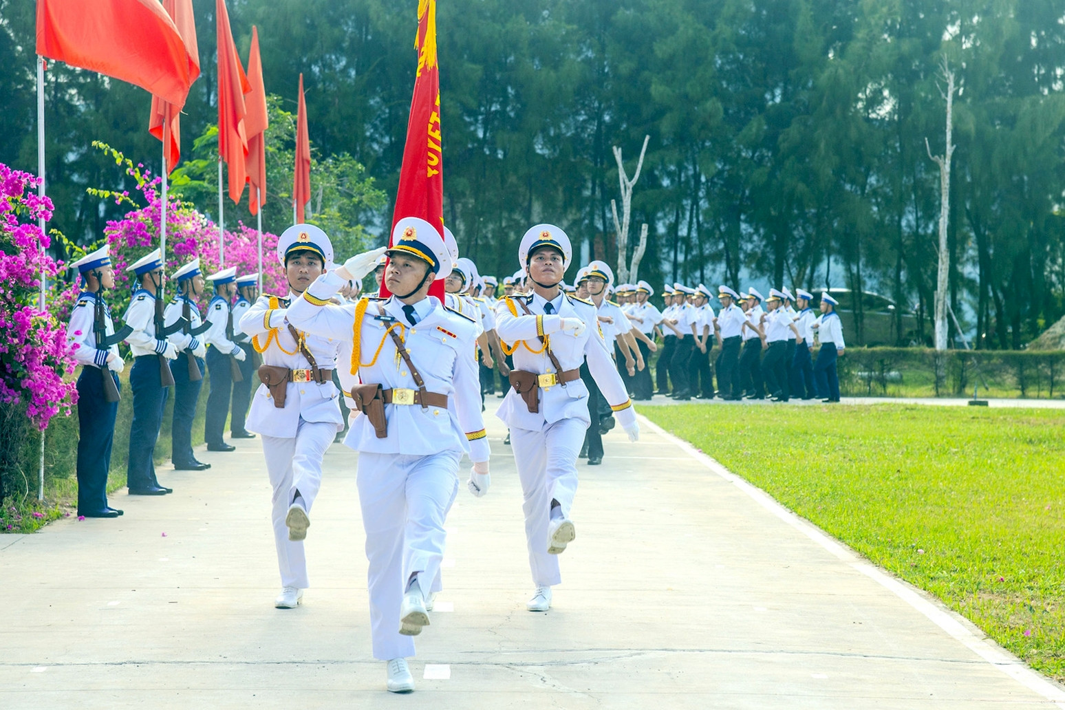 Phút xúc động của bộ đội nhà giàn DK1 trong lễ tiễn quân