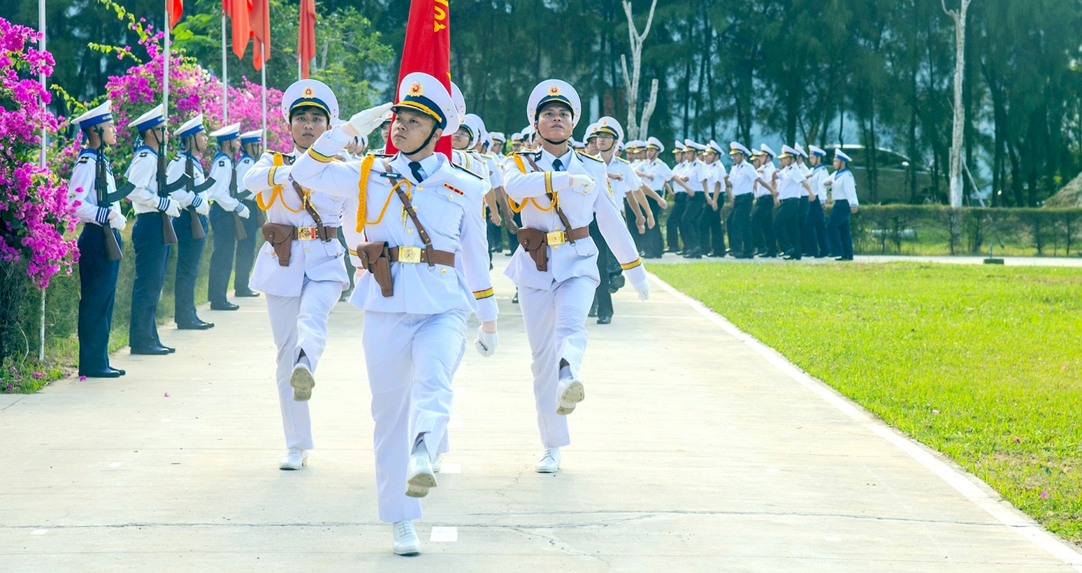 Phút xúc động của bộ đội nhà giàn DK1 trong lễ tiễn quân