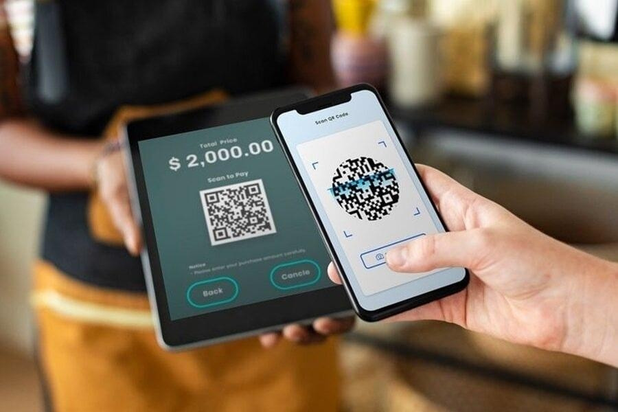 Sắm Tết thời công nghệ: Quét mã QR, ‘vắt’ từng đồng lẻ tích lũy