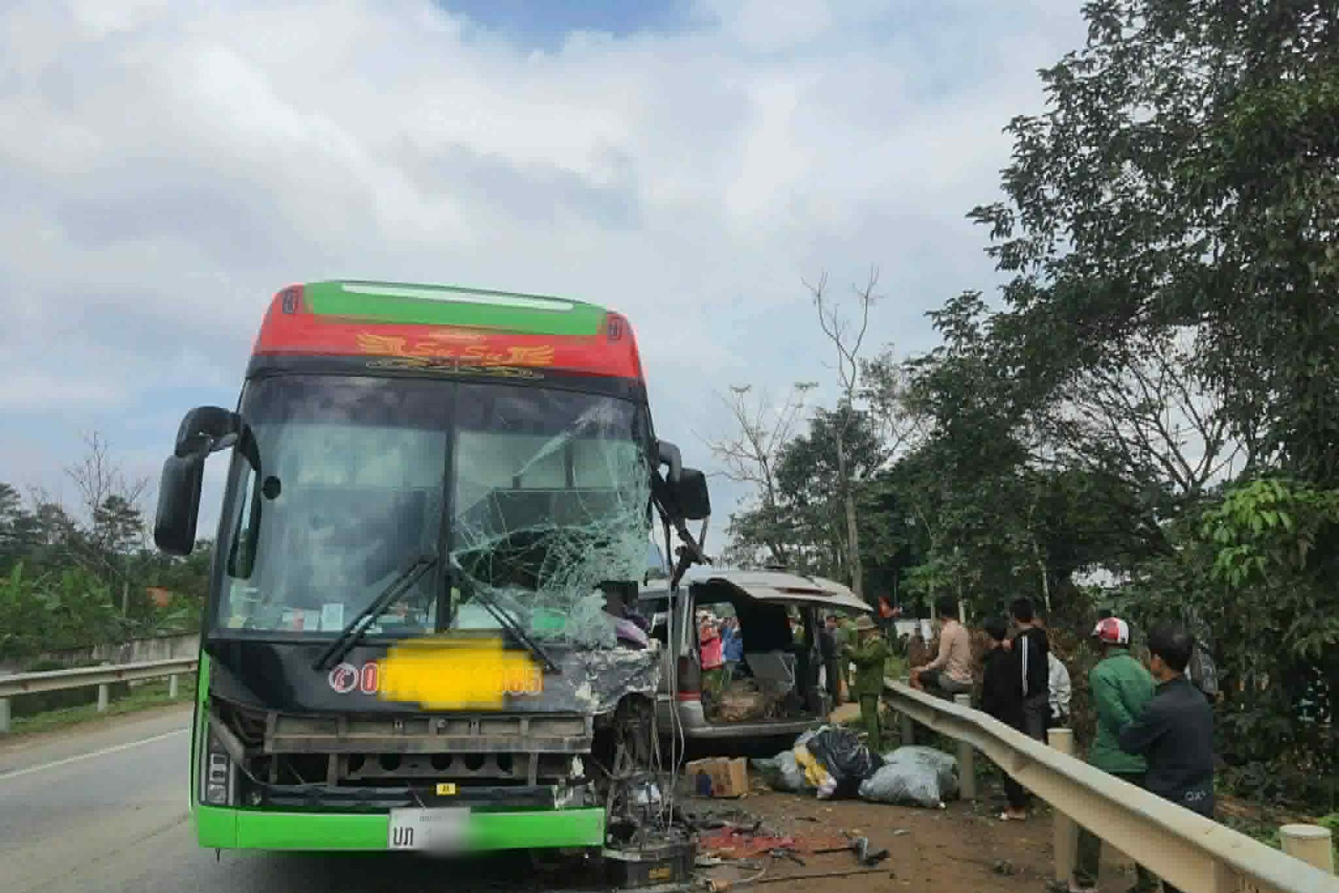 Tai nạn nghiêm trọng trên Quốc lộ 9, hai người tử vong