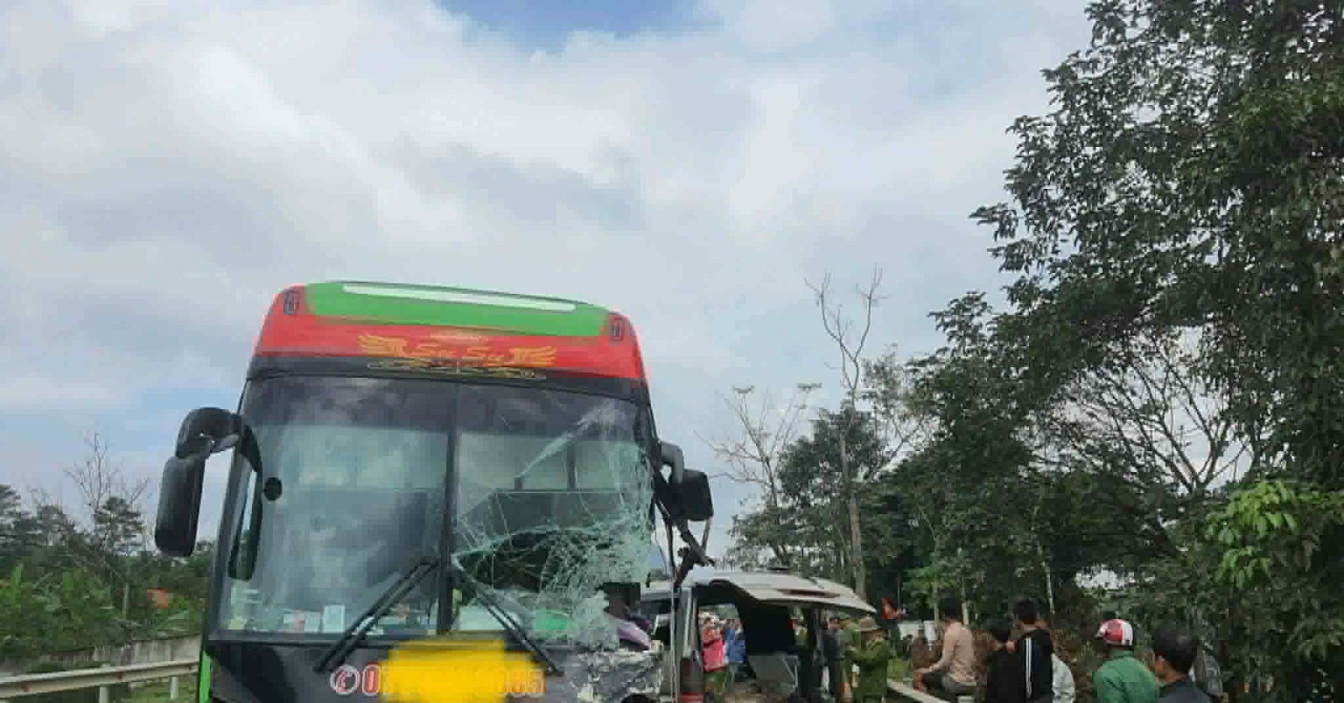 Tai nạn nghiêm trọng trên Quốc lộ 9, hai người tử vong