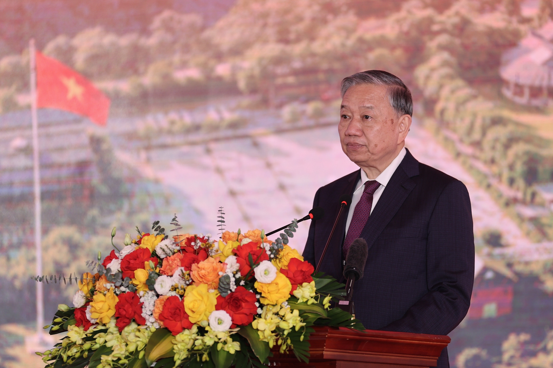 Tổng Bí thư: Mỗi lớp học được xây là thêm một niềm tin được thắp sáng vùng biên cương