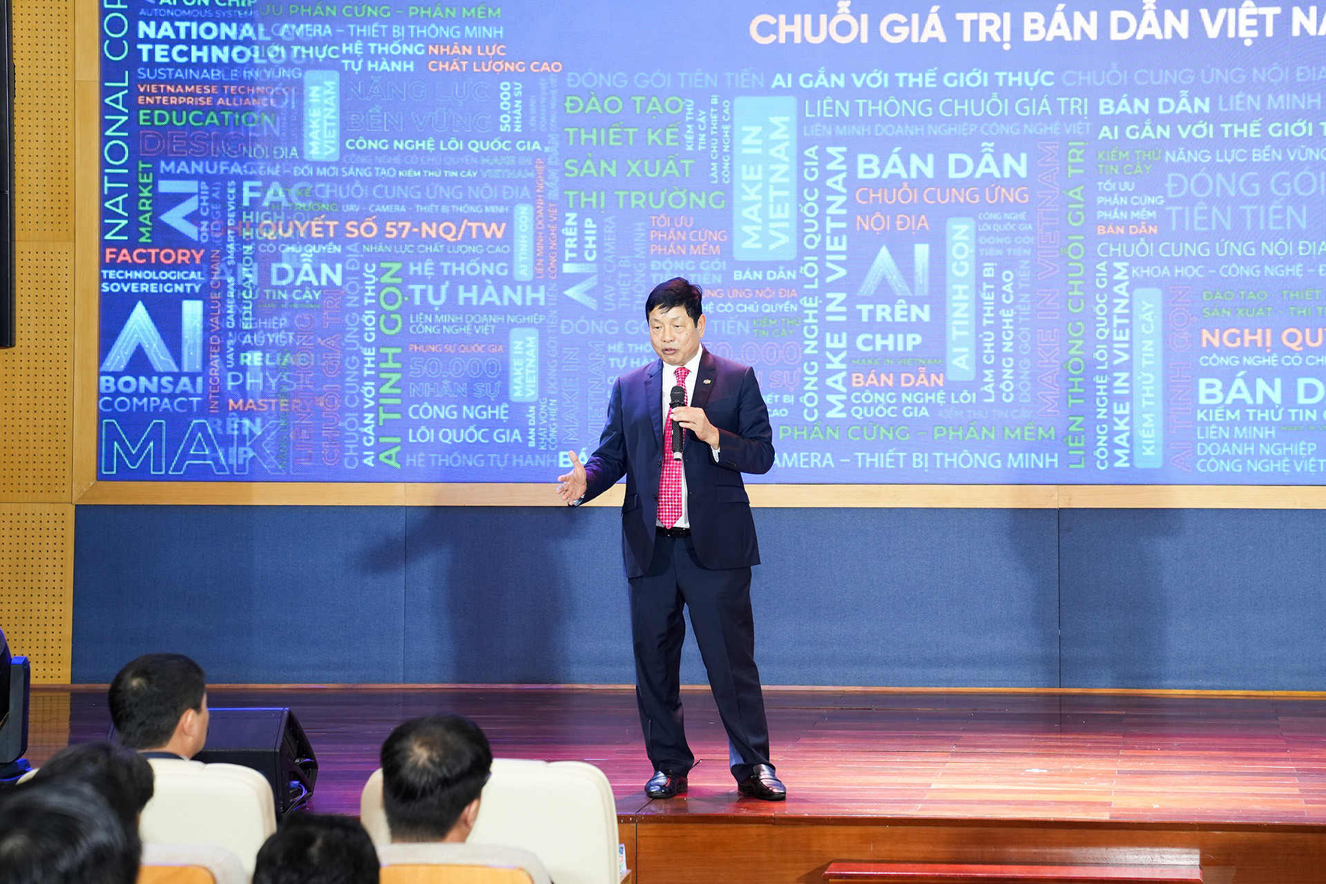 Truong Gia Binh .jpg