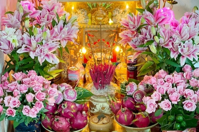 Văn khấn bao sái bát hương, rút tỉa chân nhang tại ban thờ Thần tài - Thổ địa