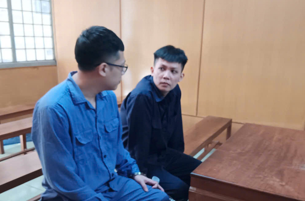 Cho vay nặng lãi, đánh con nợ giữa đường, cặp vợ chồng dẫn nhau vào tù