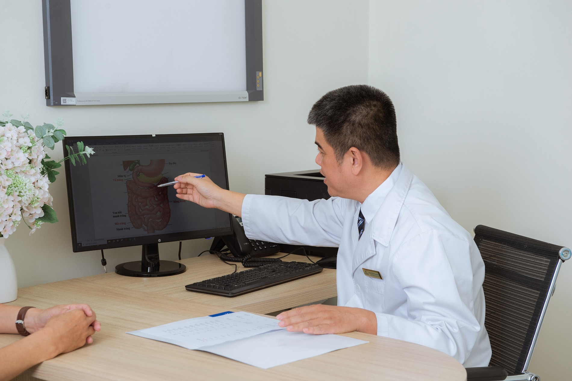 Vinmec Phú Quốc ‘giải cứu’ bệnh nhân người Pháp khỏi 7 năm khổ sở vì rò hậu môn