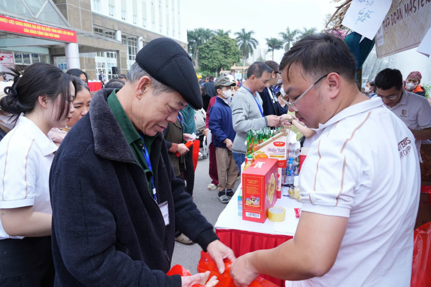 bên nan ung tư.png