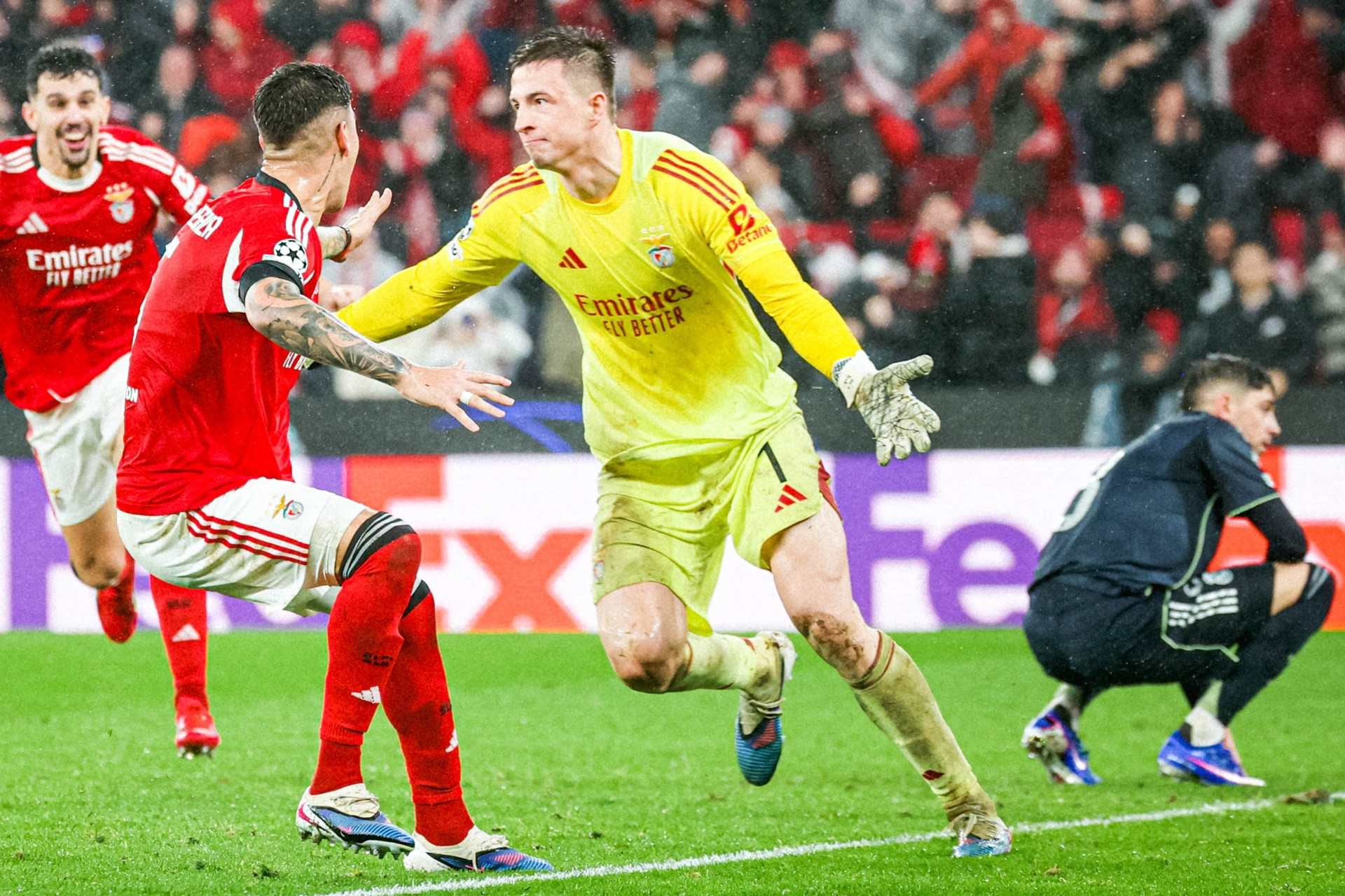 Benfica quật ngã Real Madrid: Ngọn lửa Mourinho giữa cơn bão