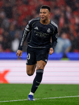 https://static-images.vnncdn.net/vps_images_publish/000001/000003/2026/1/29/benfica-vs-real-madrid-4-175.jpg