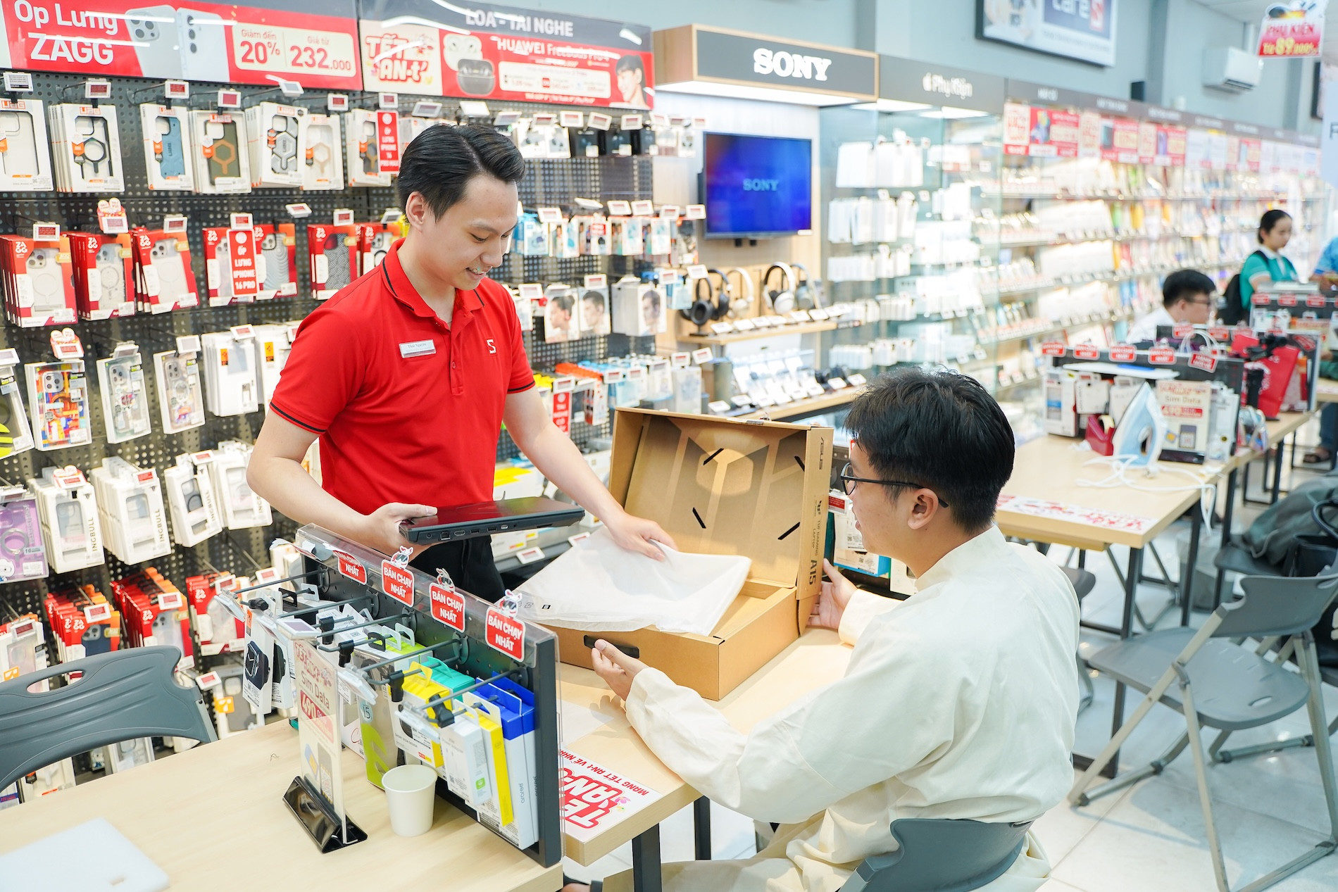 CellphoneS mua sắm Tết Ant Khang 2.jpg