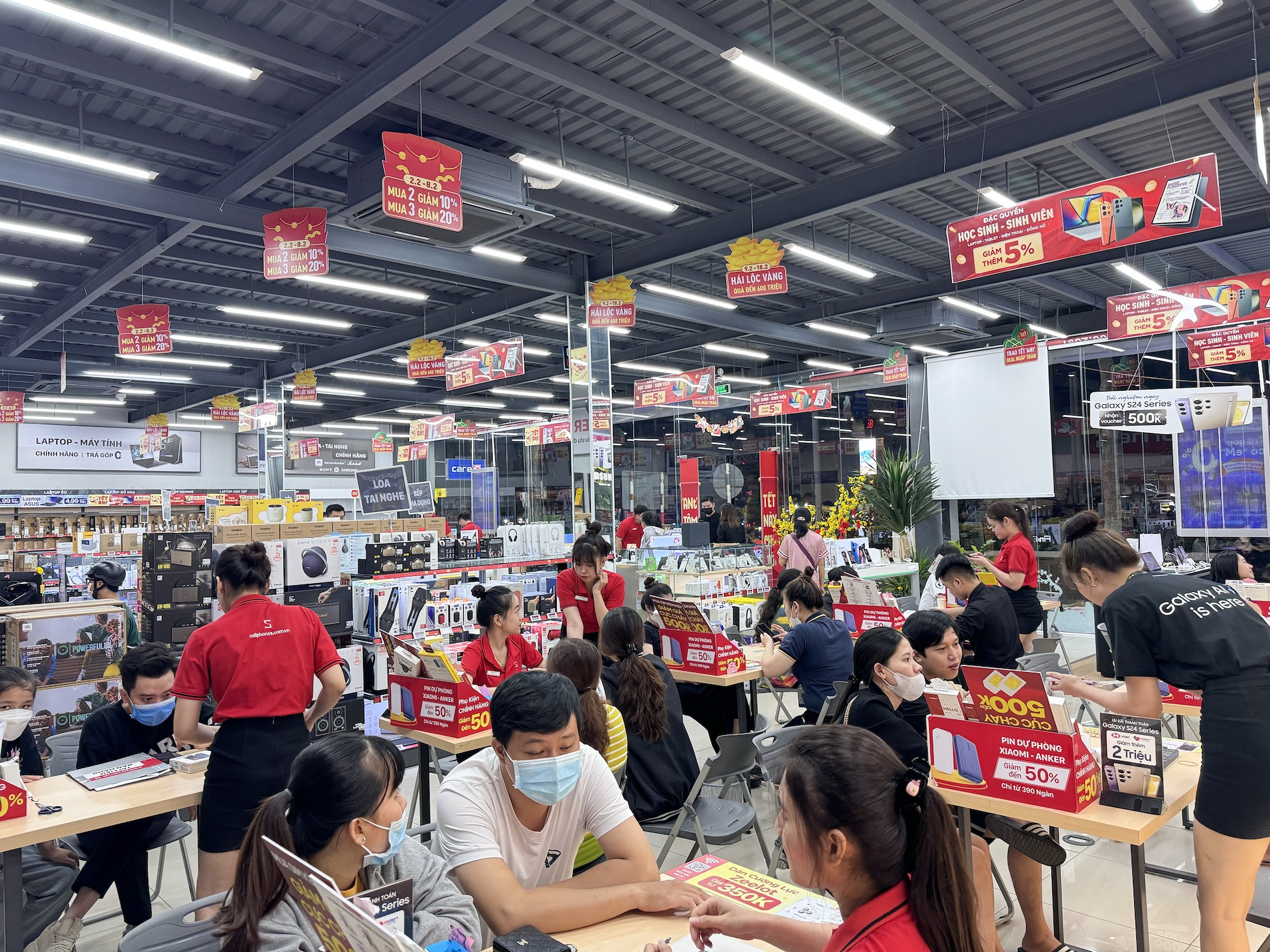 CellphoneS mua sắm Tết Ant Khang 3.jpg