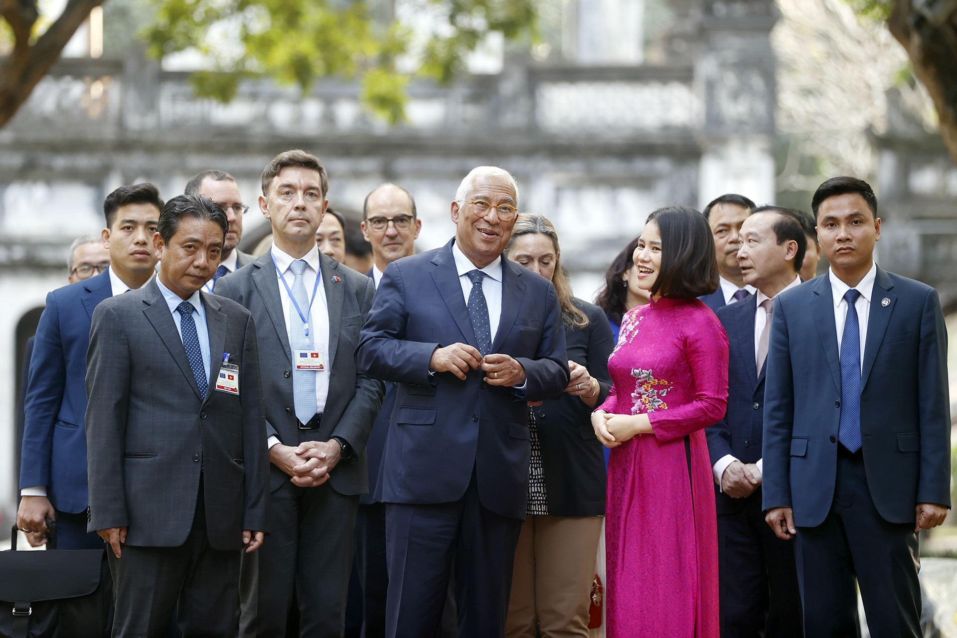Chủ tịch Hội đồng châu Âu xuống hầm metro, tham quan Văn Miếu