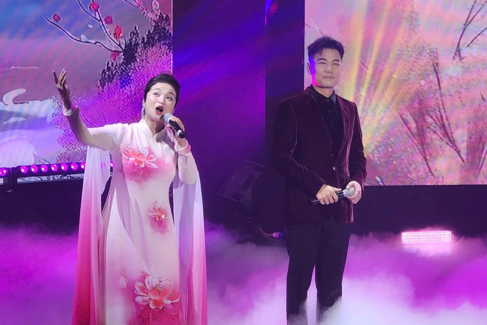 Đỗ Tố Hoa thăng hoa trong chương trình giao lưu văn hóa Việt - Trung