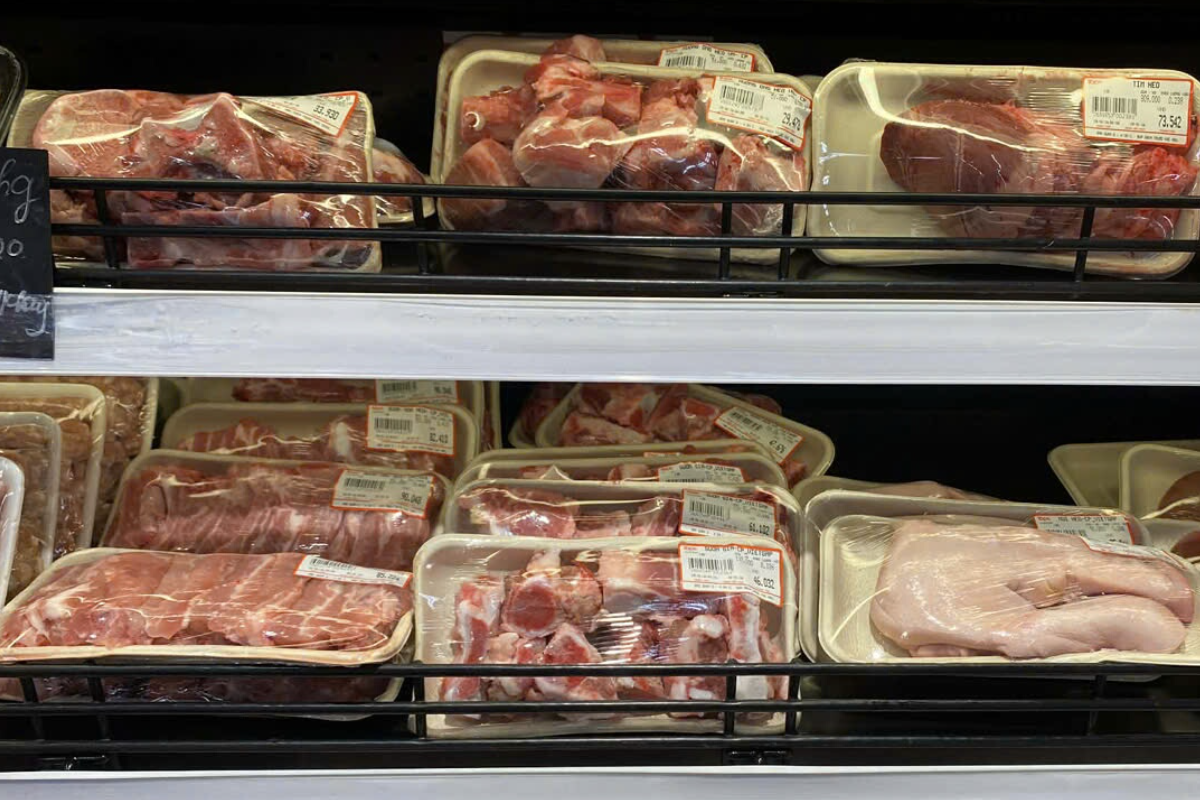 Giá thịt lợn cao ngất ngưởng, người nuôi năm nay ăn Tết to