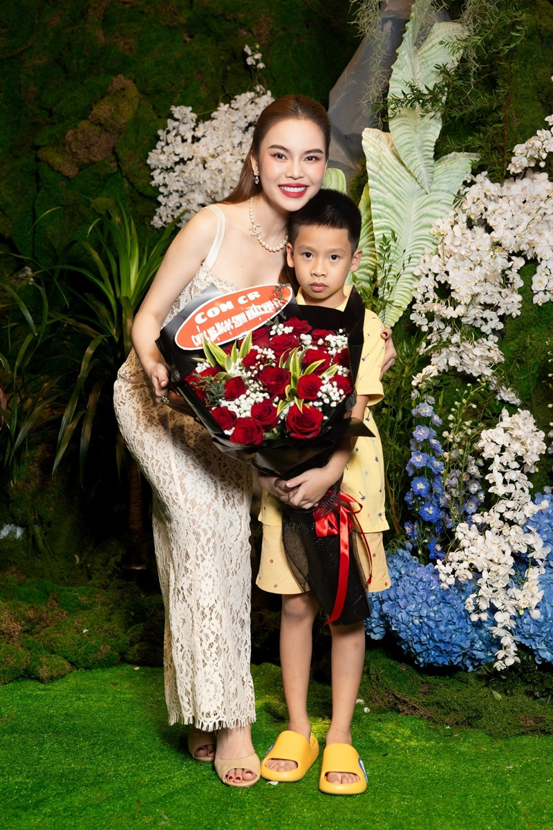 Giang Hong Ngoc 001.jpg