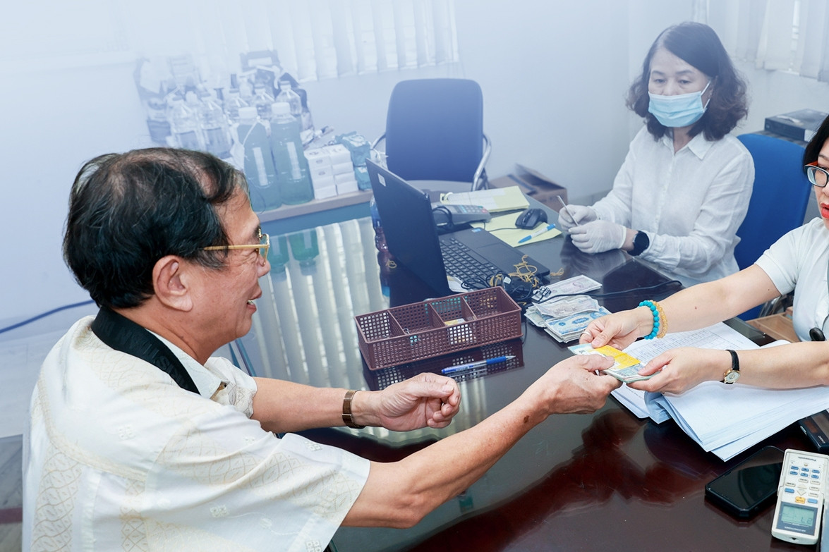 Hà Nội chi trả gộp lương hưu, trợ cấp BHXH hai tháng