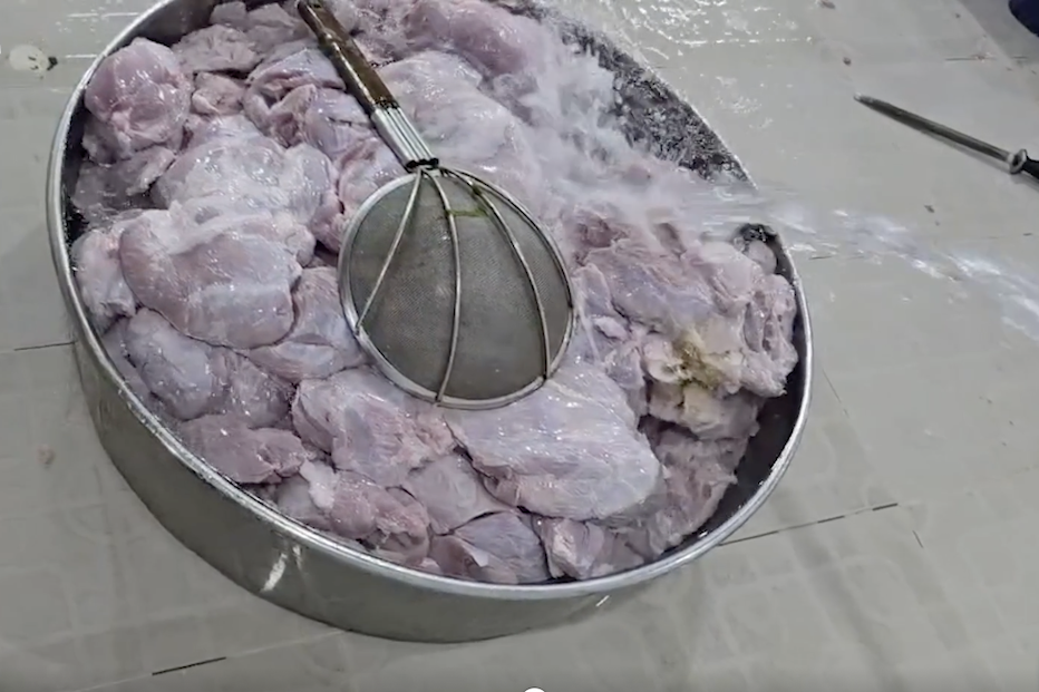 Hàng loạt trường học ở TPHCM phải đột ngột dừng ăn bán trú