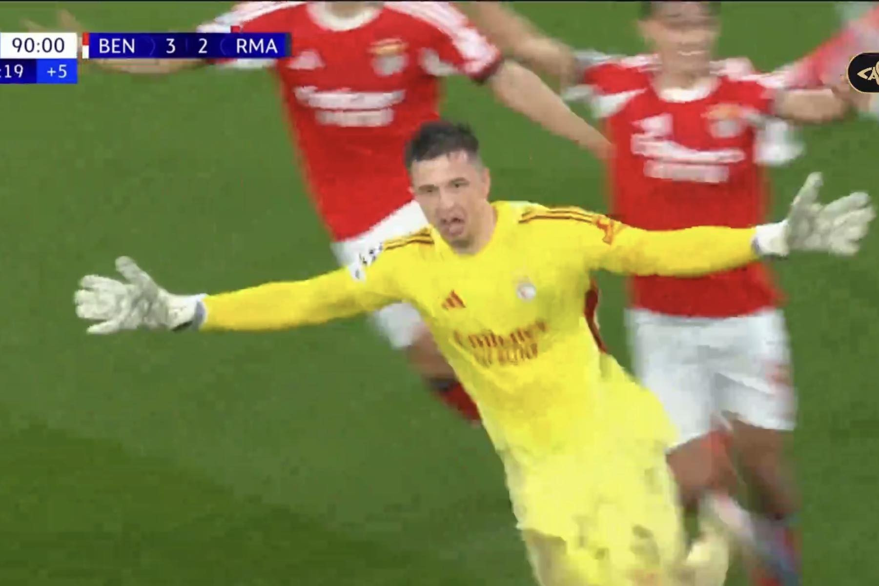 Mourinho đạo diễn cú sốc: Thủ môn Benfica ghi bàn, Real Madrid gục ngã