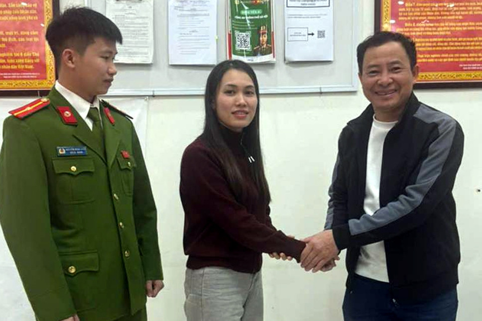 Người phụ nữ ở Hà Nội báo công an để trả lại hơn 2 tỷ đồng chuyển nhầm