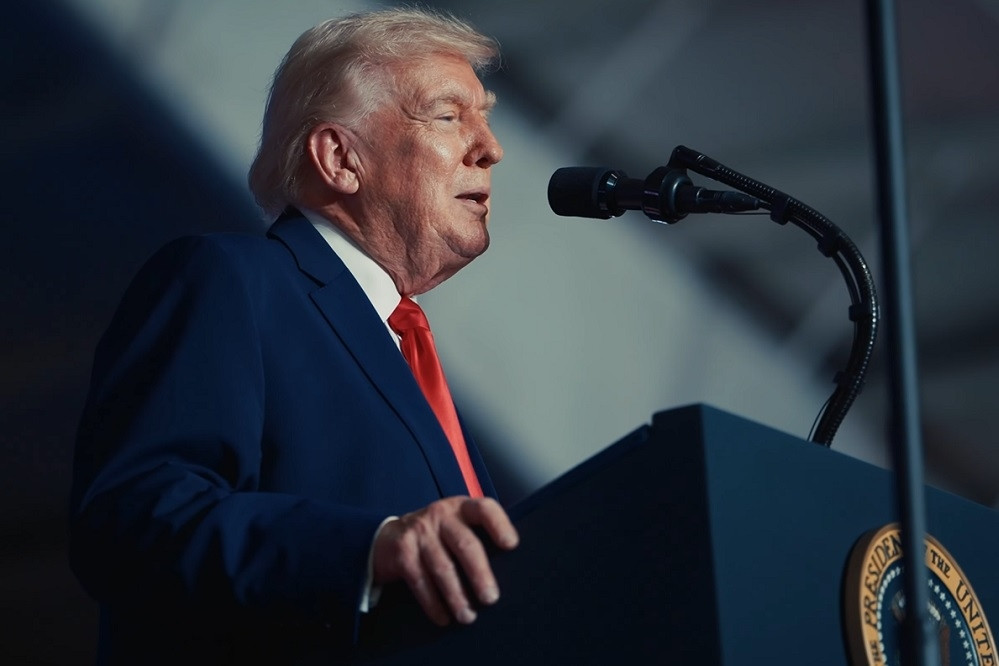 Ông Trump dọa tấn công Iran vì vấn đề hạt nhân, Tehran đáp trả dữ dội