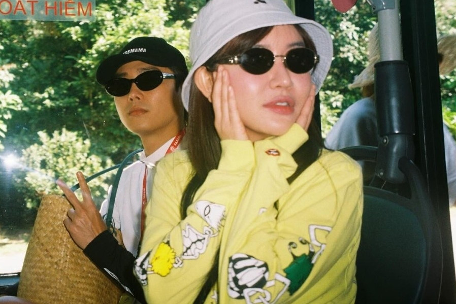 Tăng Duy Tân đi biển với Bích Phương, Tết tràn ngập trong nhà NSND Tự Long