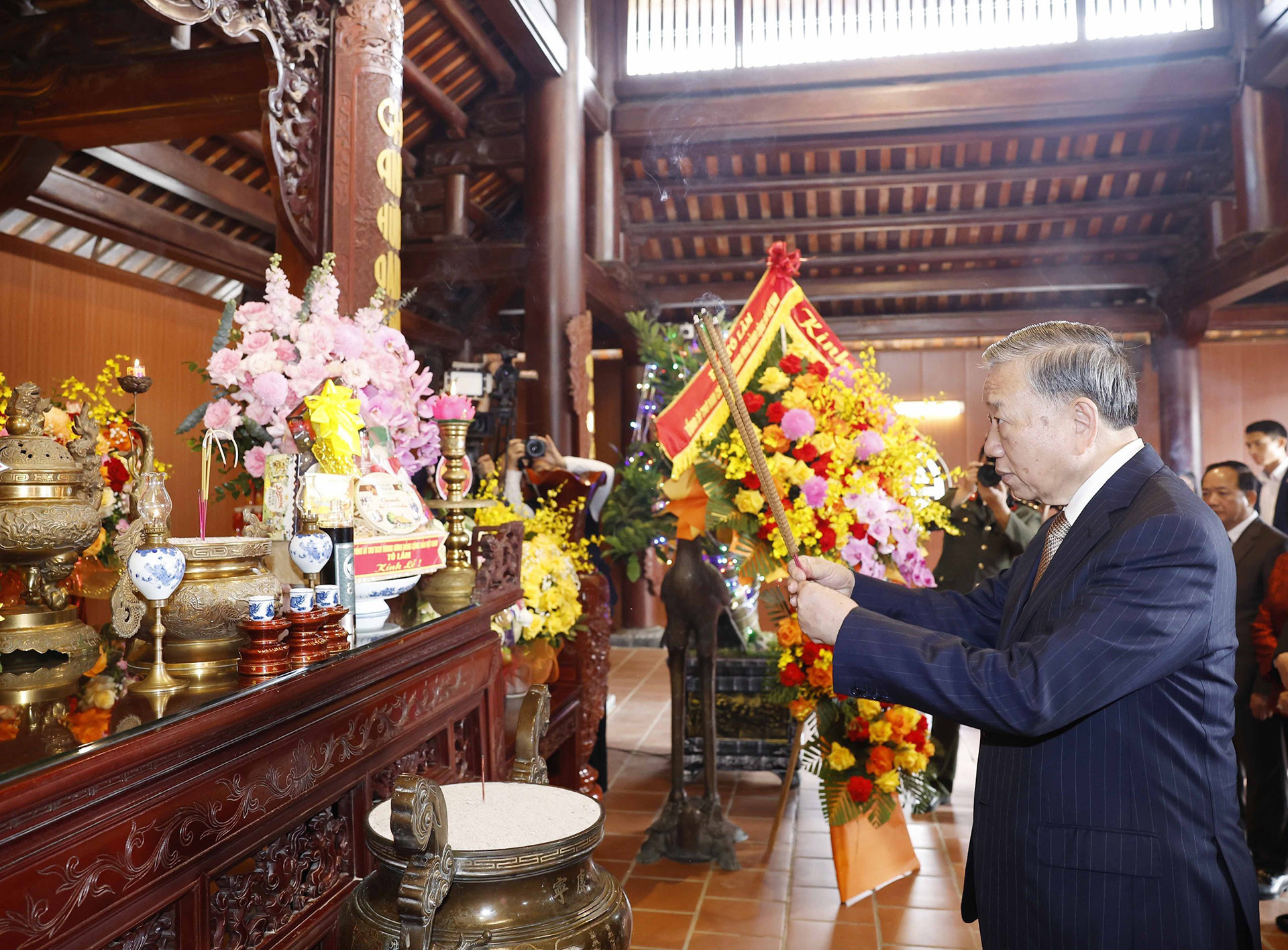 vnapotaltongbithutolamdanghuongtuongniemtongbithulehongphong8558051 1 17696666529251089721296.jpg