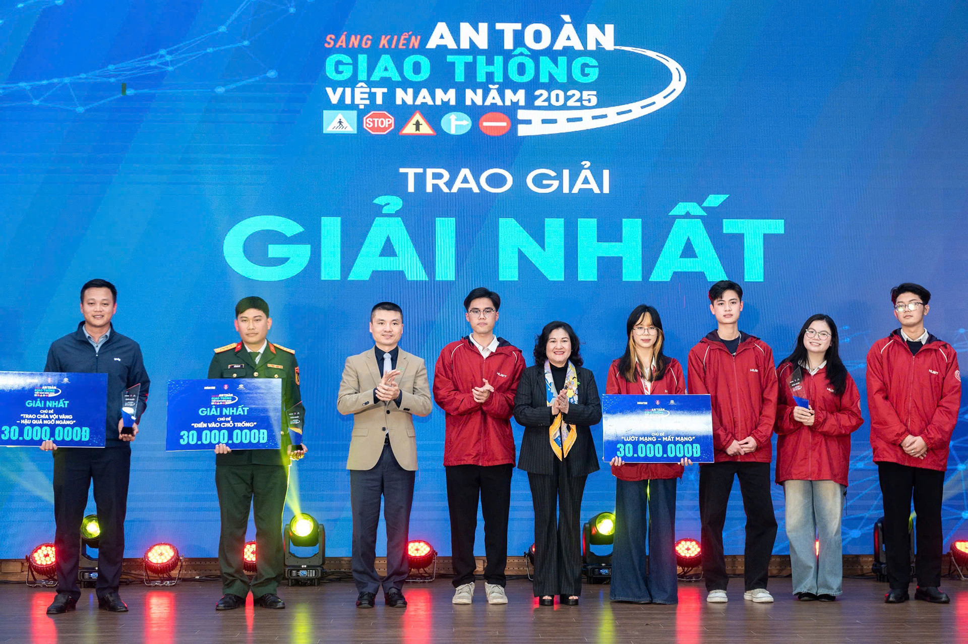 Gần 600 sáng kiến an toàn giao thông 2025 tập trung ứng dụng công nghệ số, AI