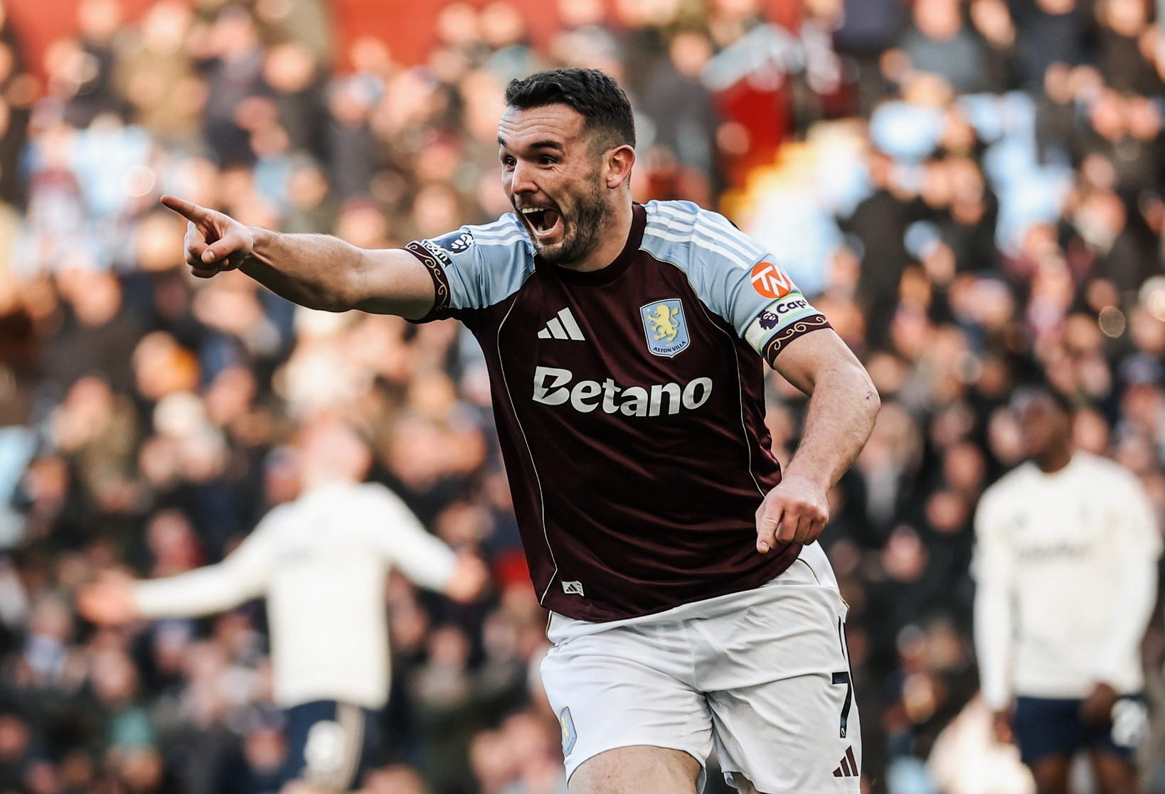 Aston Villa qua mặt Man City, phả hơi nóng vào gáy Arsenal