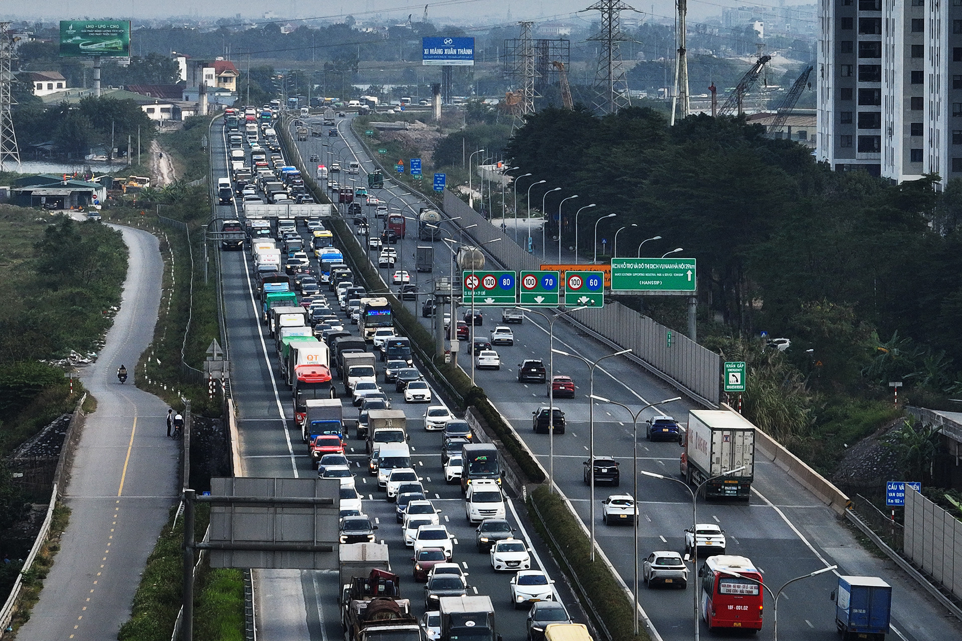Chưa hết kỳ nghỉ Tết Dương lịch, ô tô đã dồn về cao tốc trở lại thành phố
