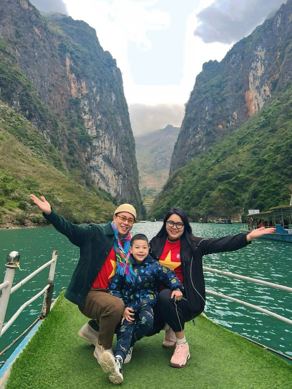 gen h z7393314111813_685be03978291f3b4051a398651ad6f3.jpg