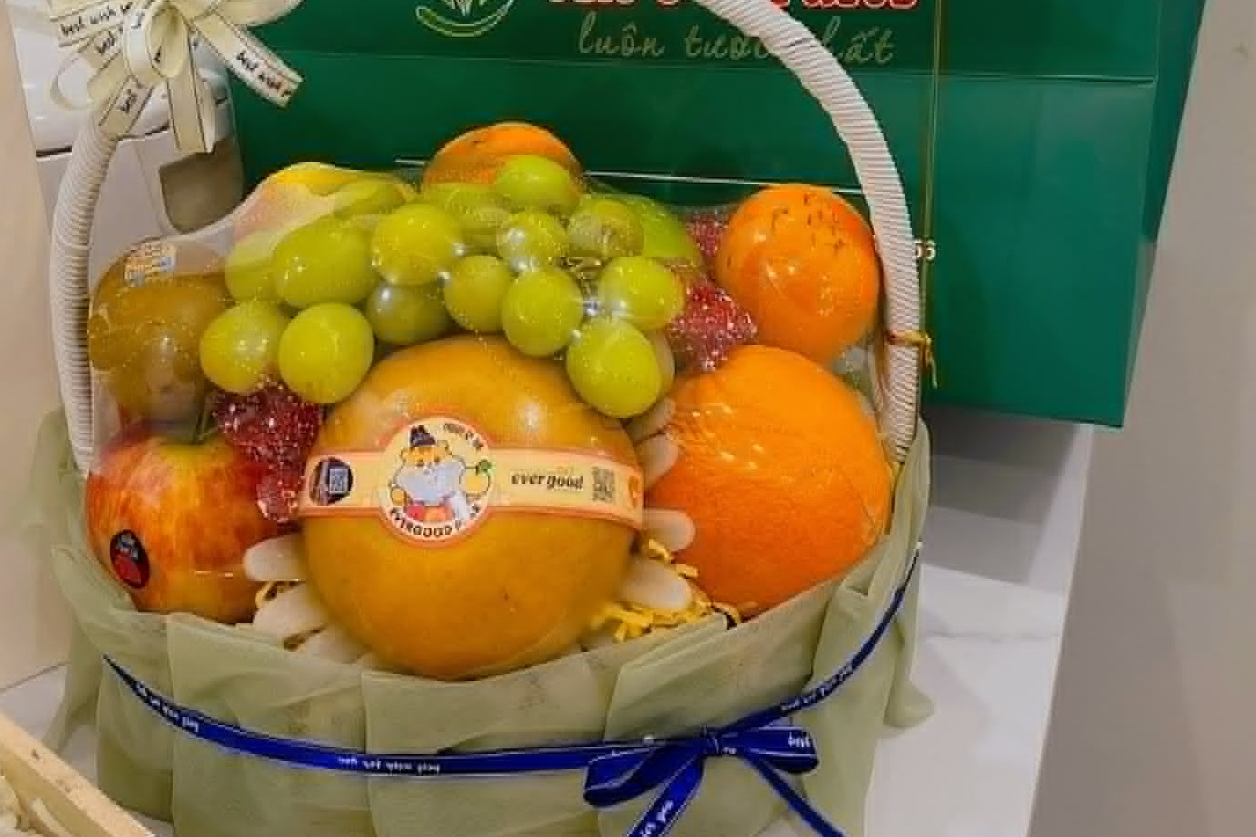 Giỏ quà đầu năm của thông gia giàu khiến gia đình nghèo 'trút bỏ gánh nặng'