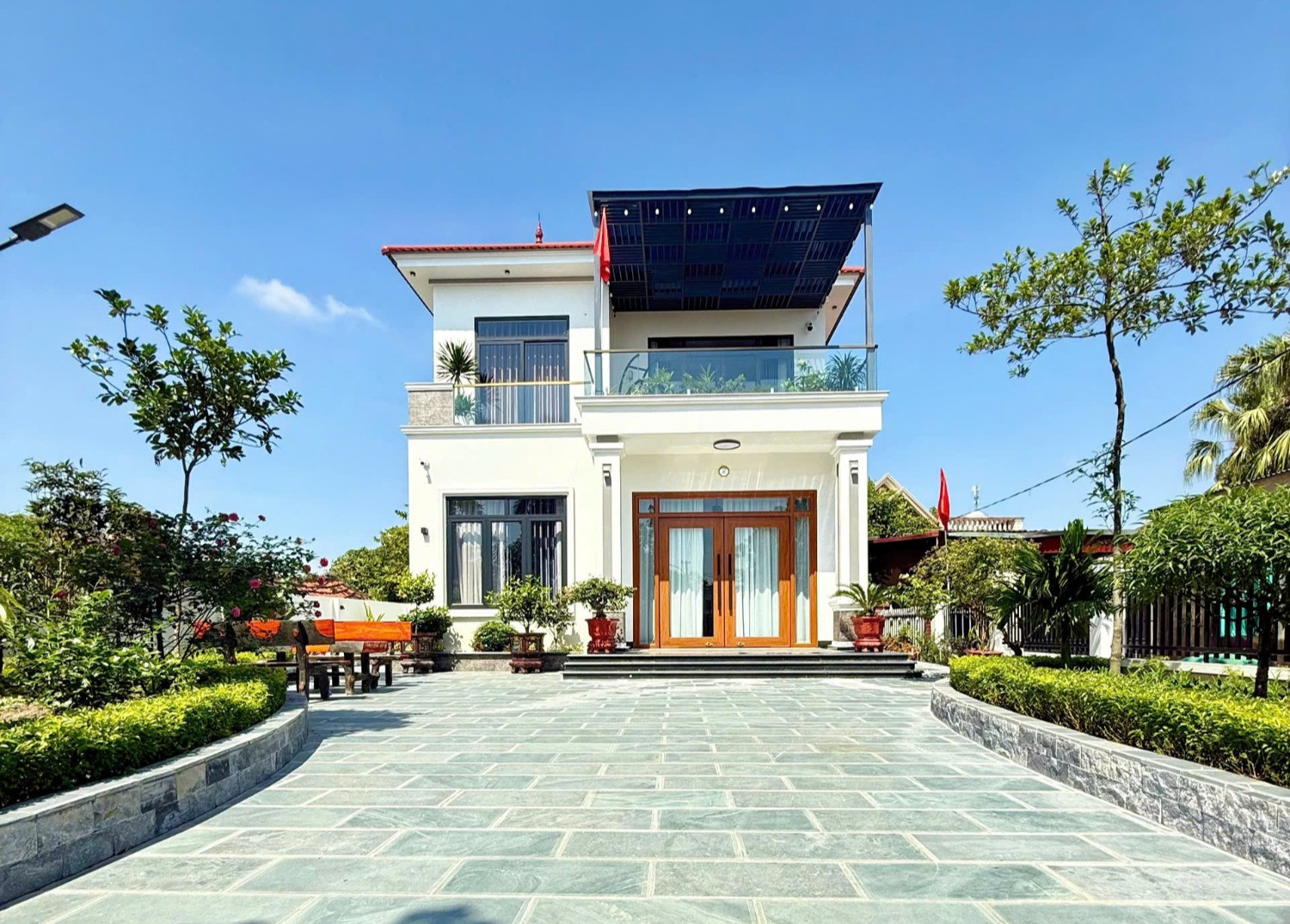 vo chong Thanh Hoa xay nha o que 02.jpg