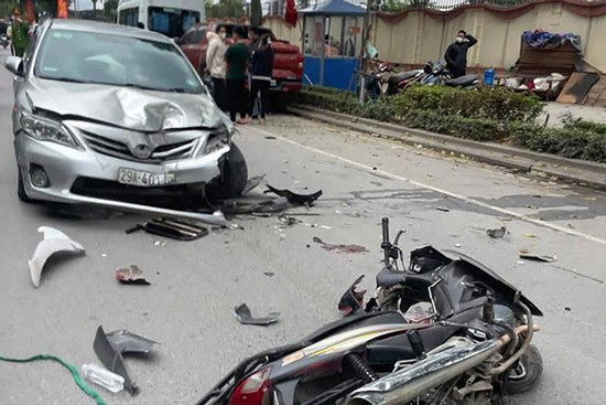 Bản tin chiều 30/1: Ô tô đâm liên hoàn 6 xe trên phố, ba người phải đi cấp cứu