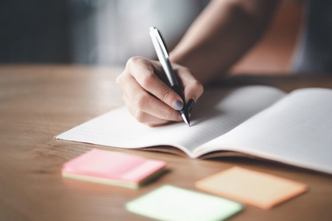 Bài mẫu viết thư UPU lần thứ 55: AI thông minh, nhưng không thay được một cái ôm