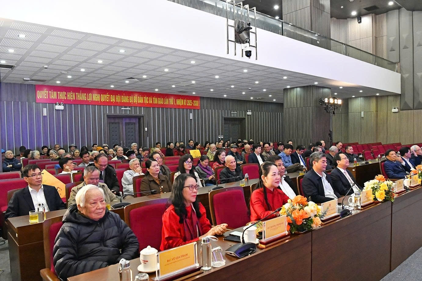 Bộ trưởng Đào Ngọc Dung gặp mặt cán bộ hưu trí nhân dịp Xuân Bính Ngọ