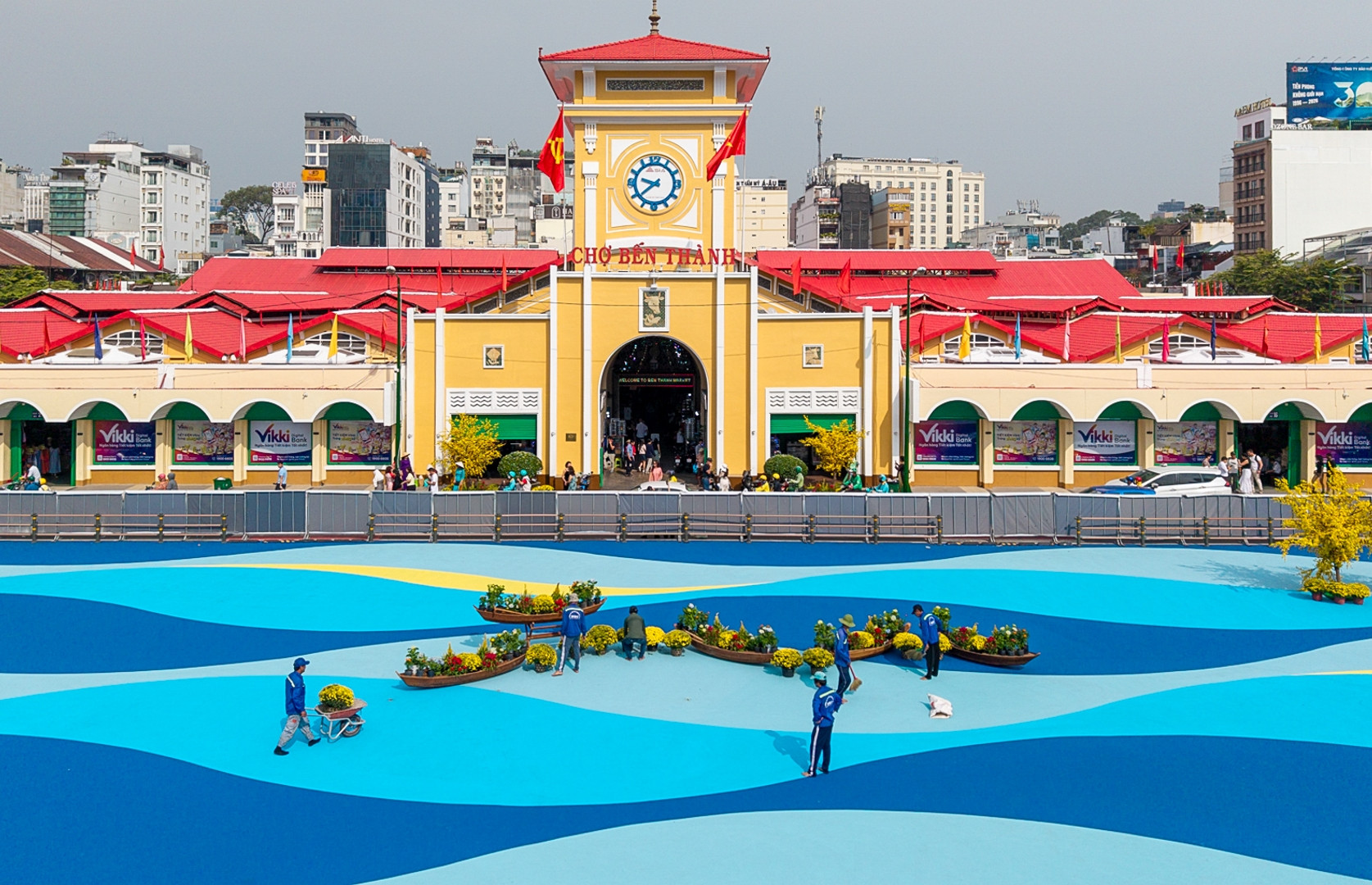 Hình ảnh khác lạ của chợ Bến Thành, Hồ Con Rùa gần Tết Bính Ngọ 2026