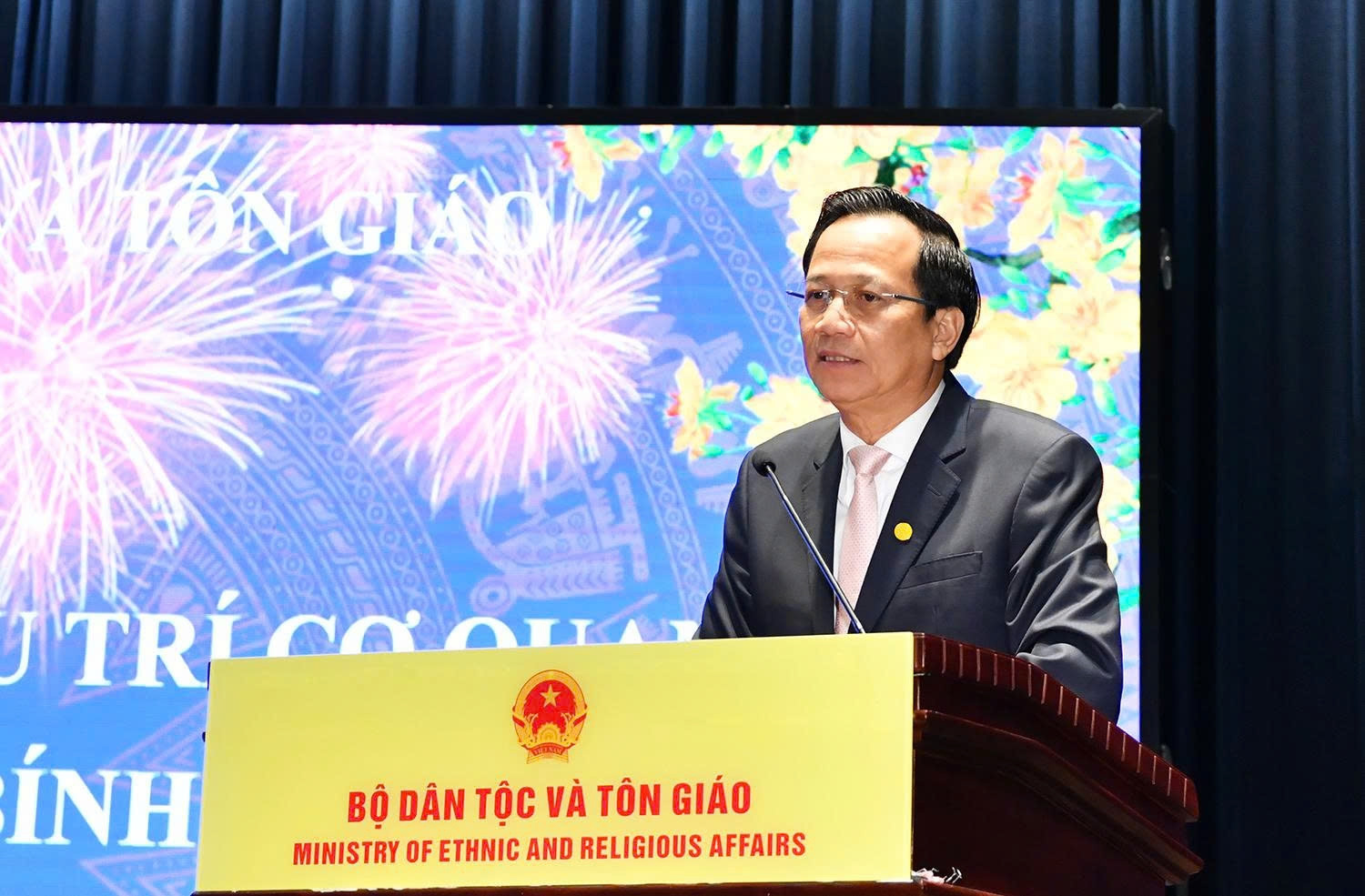 Hoàng Quý ảnh 1.jpg