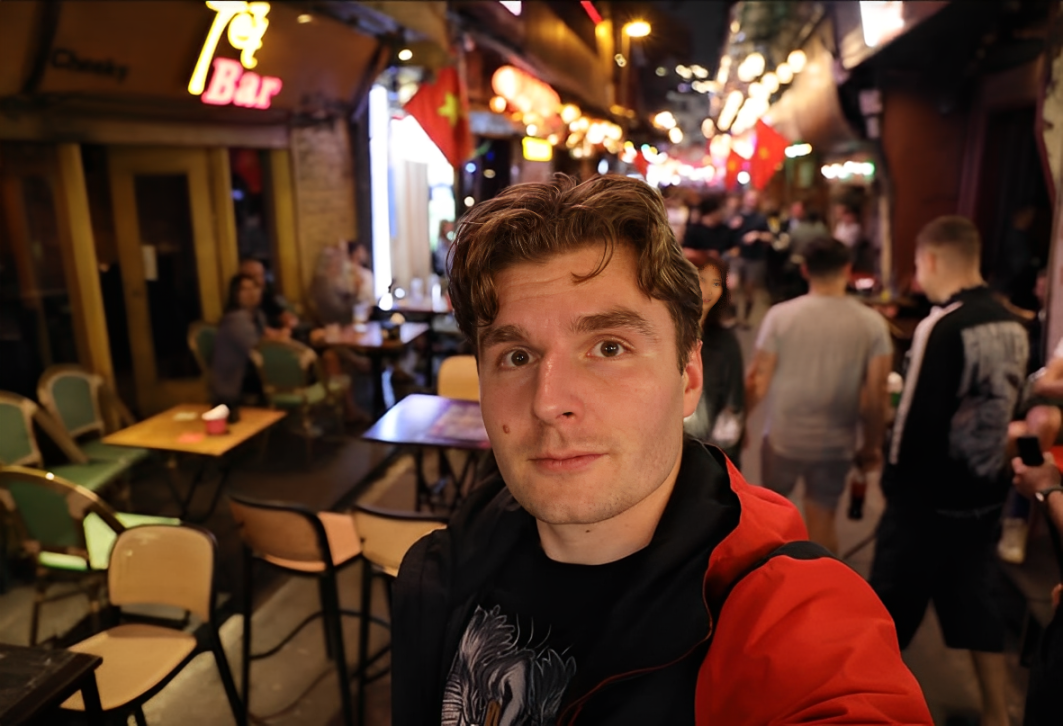 khach tay thu mon chim quay ha noi 0 (1).png